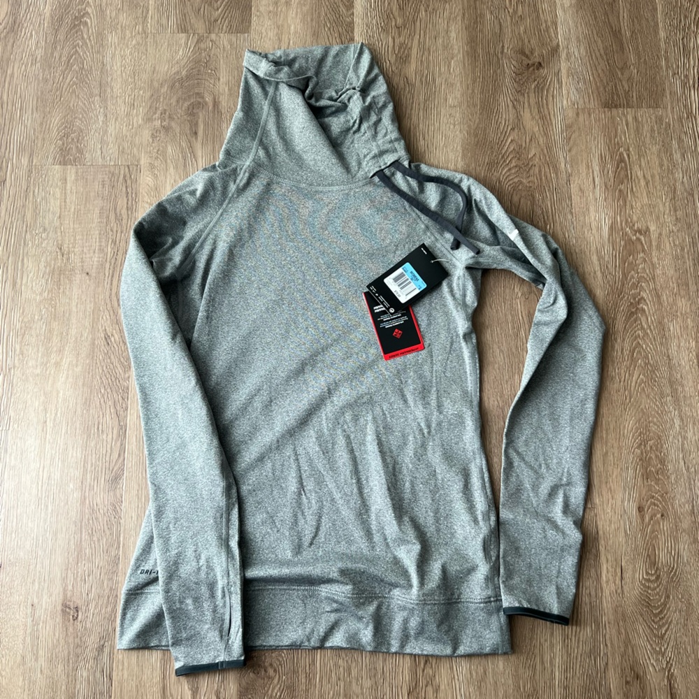 *NWT* Nike Women’s Long Sleeve